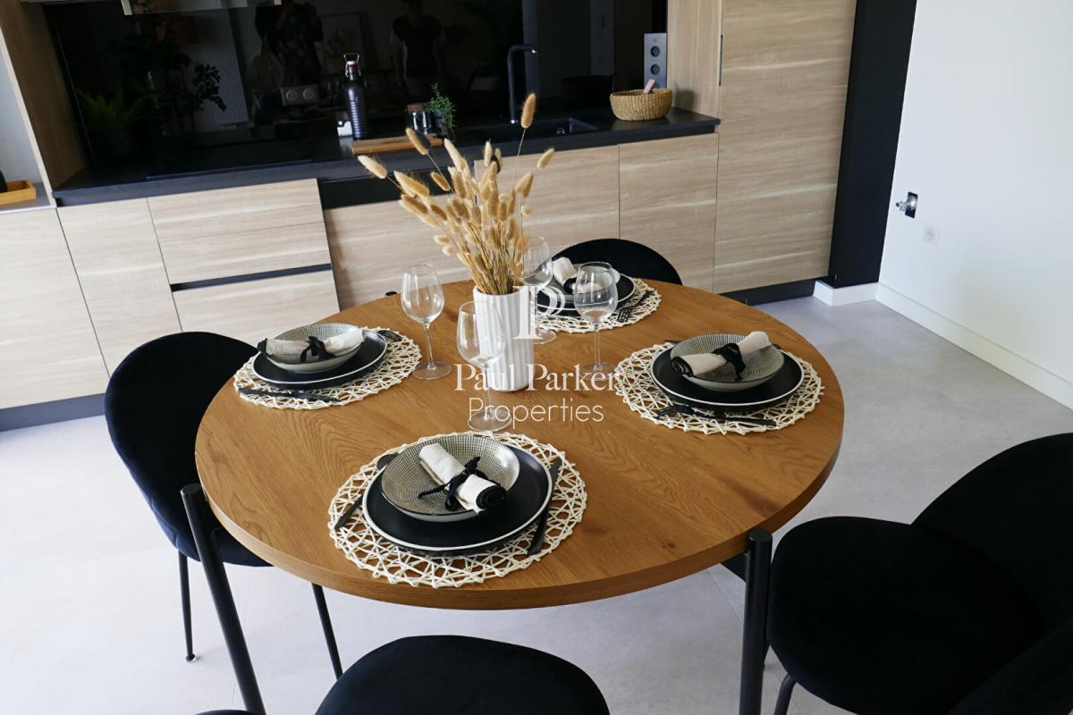 Mérignac St Augustin exceptional investment Fully renovated building with terrace, garden and garage