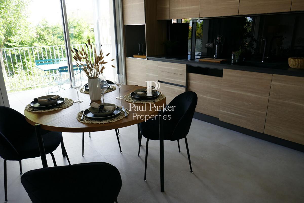 Mérignac St Augustin exceptional investment Fully renovated building with terrace, garden and garage