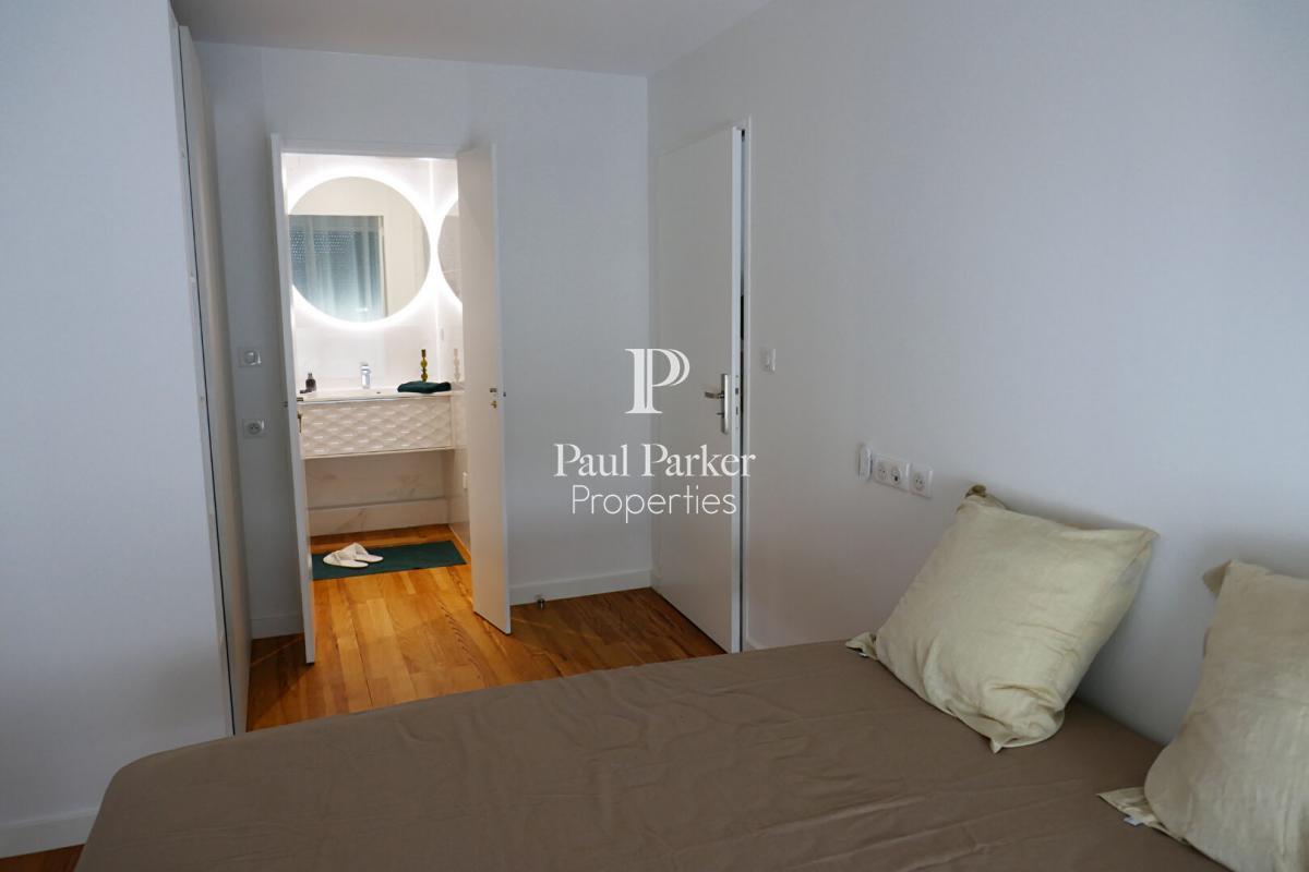 Mérignac St Augustin exceptional investment Fully renovated building with terrace, garden and garage