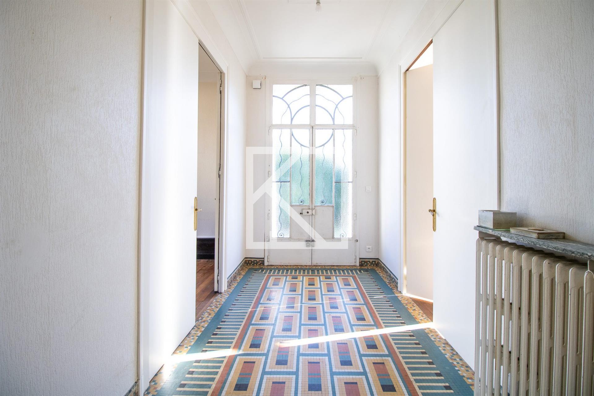 The art deco house in the heart of the city center