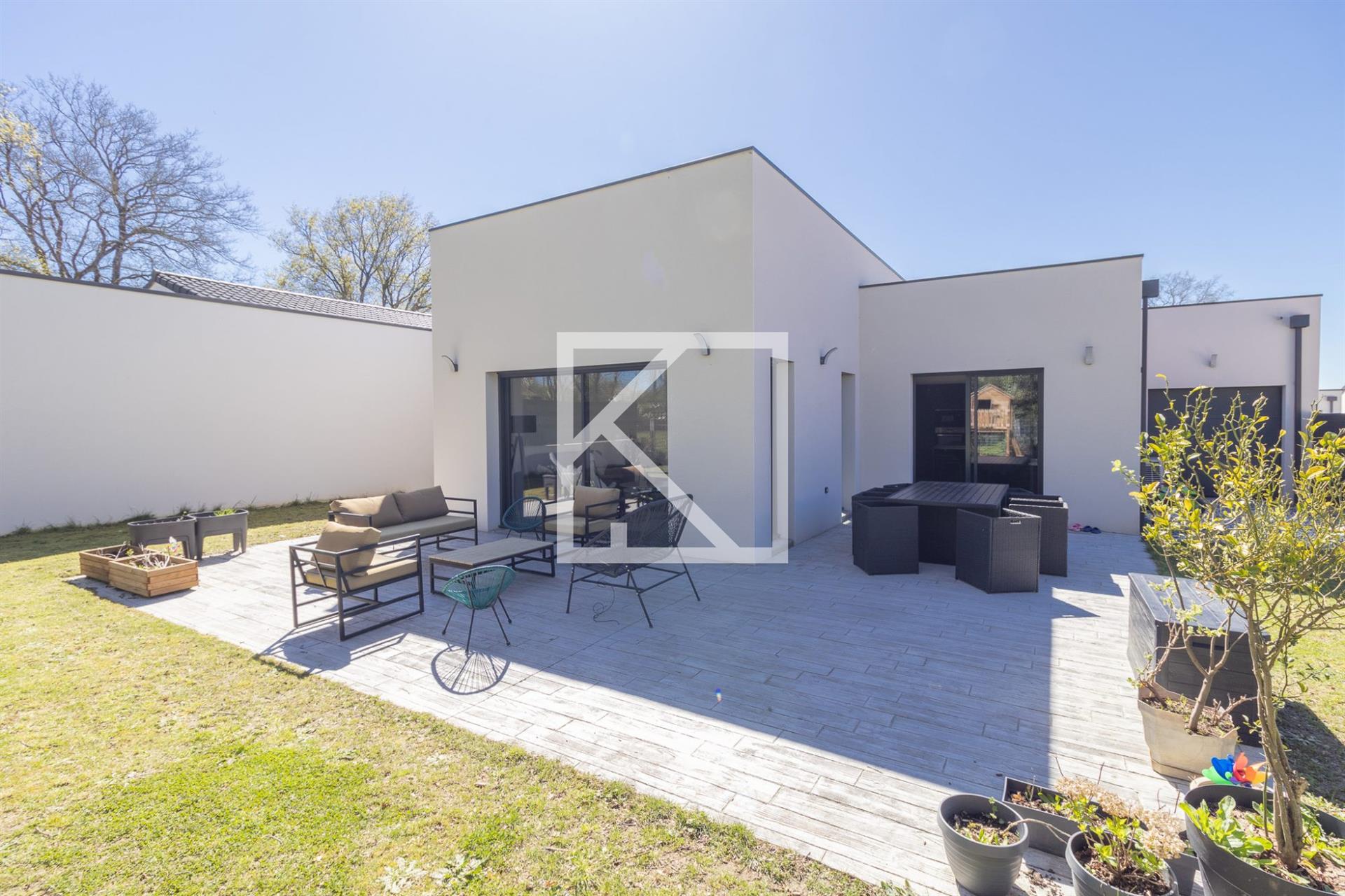 Compra: Casa (49300)