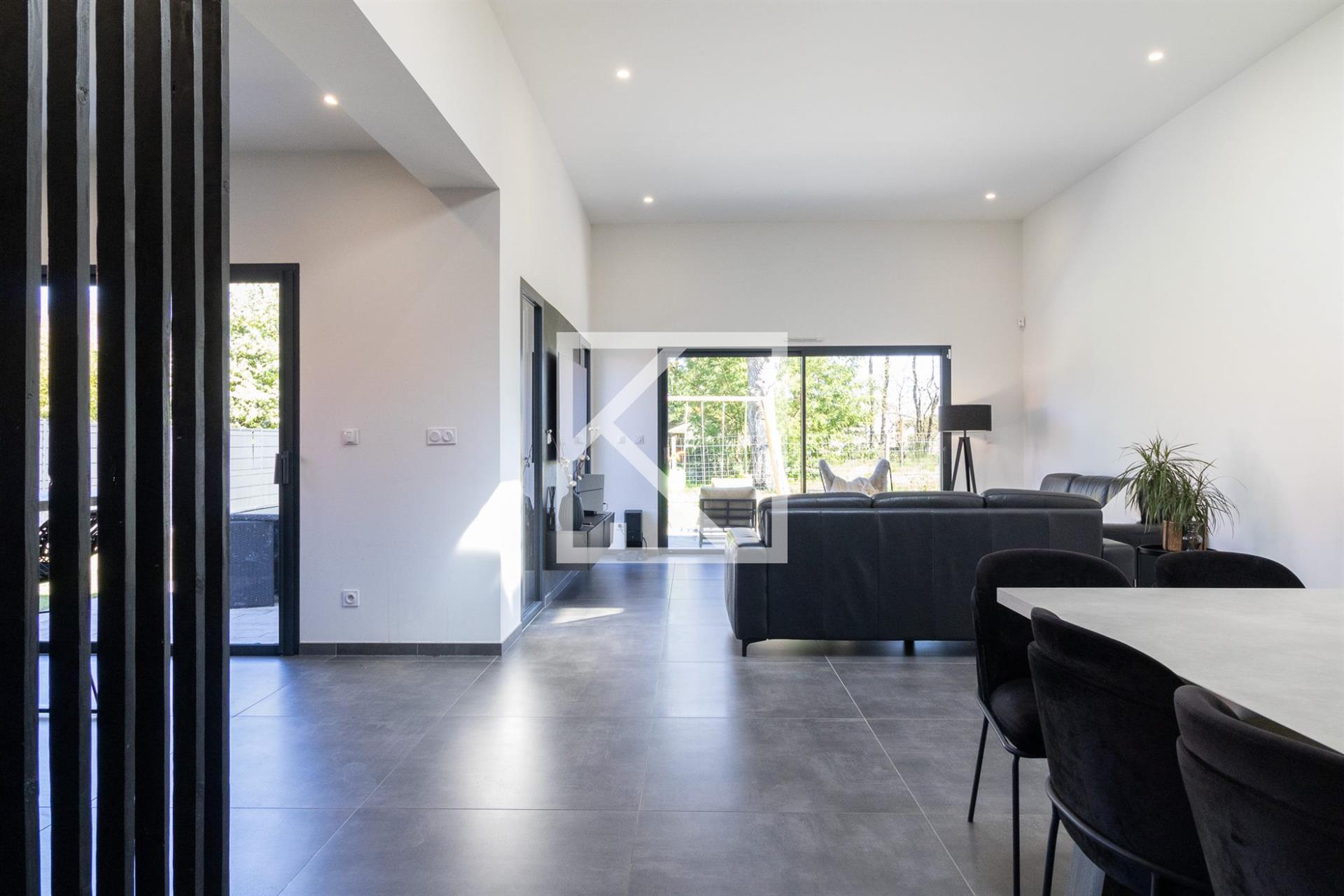 Compra: Casa (49300)