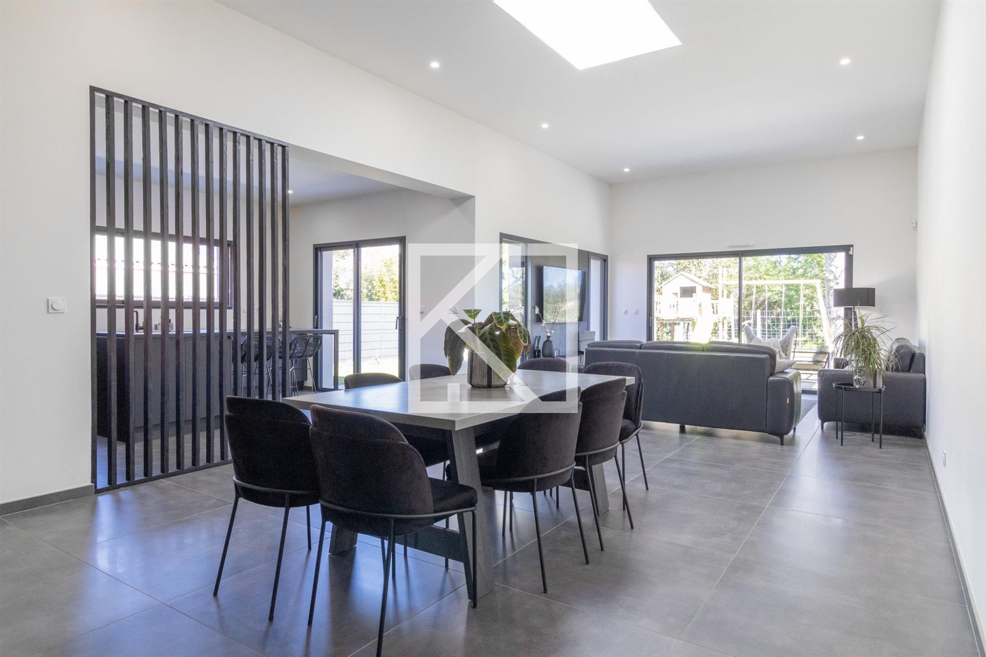 Compra: Casa (49300)