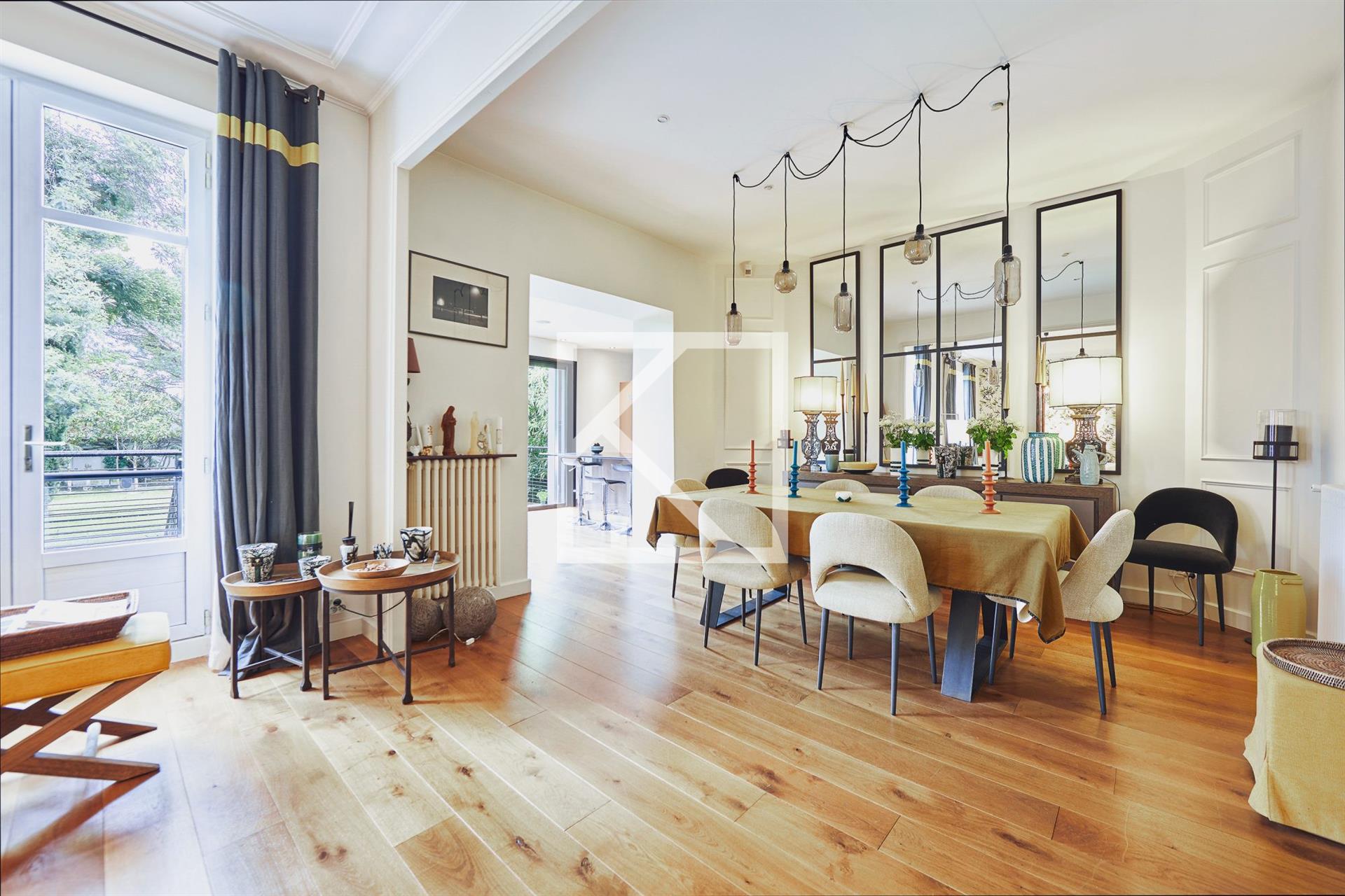 Comfort, tranquility and elegance: the ideal living environment for a family in a lively district of