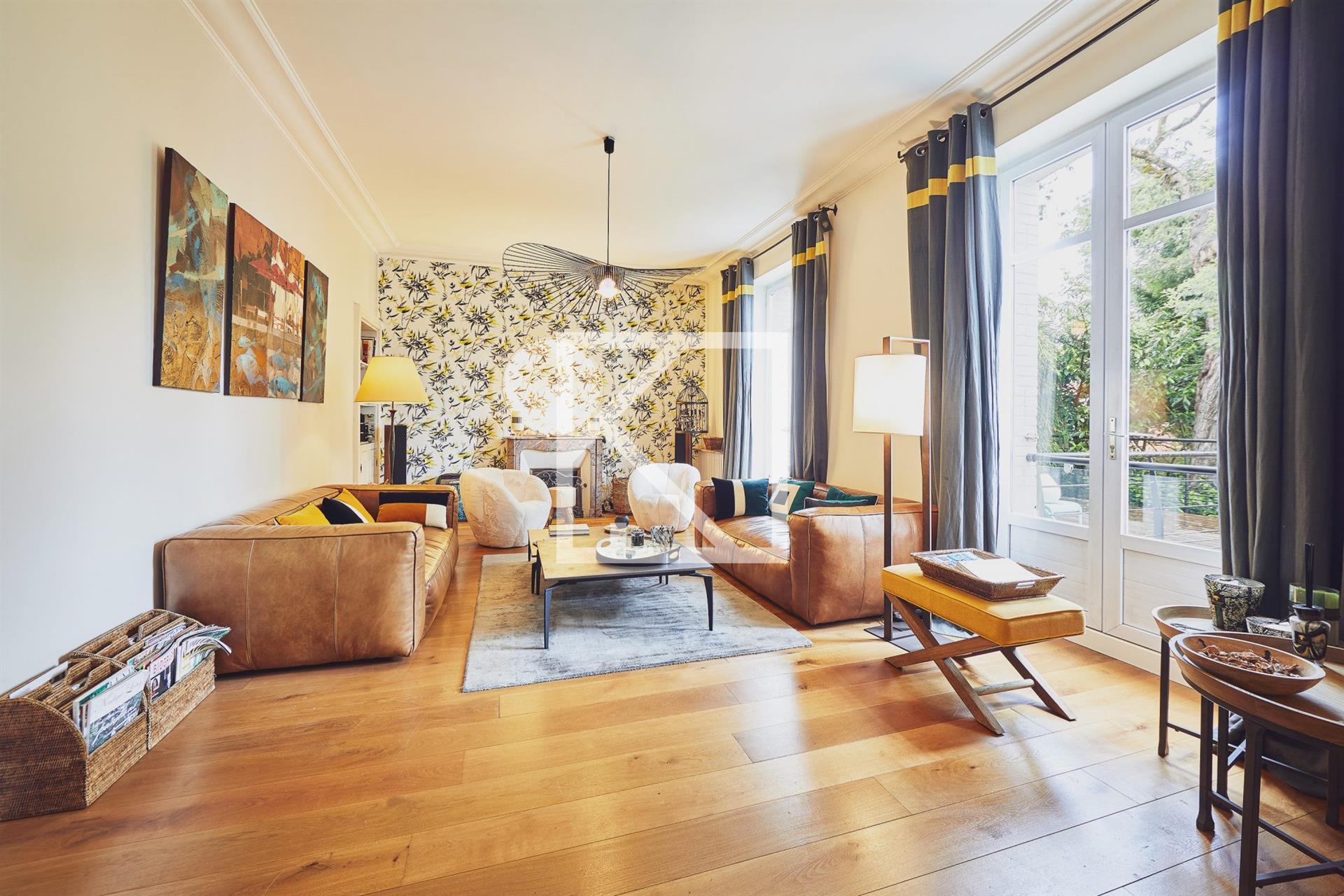 Comfort, tranquility and elegance: the ideal living environment for a family in a lively district of