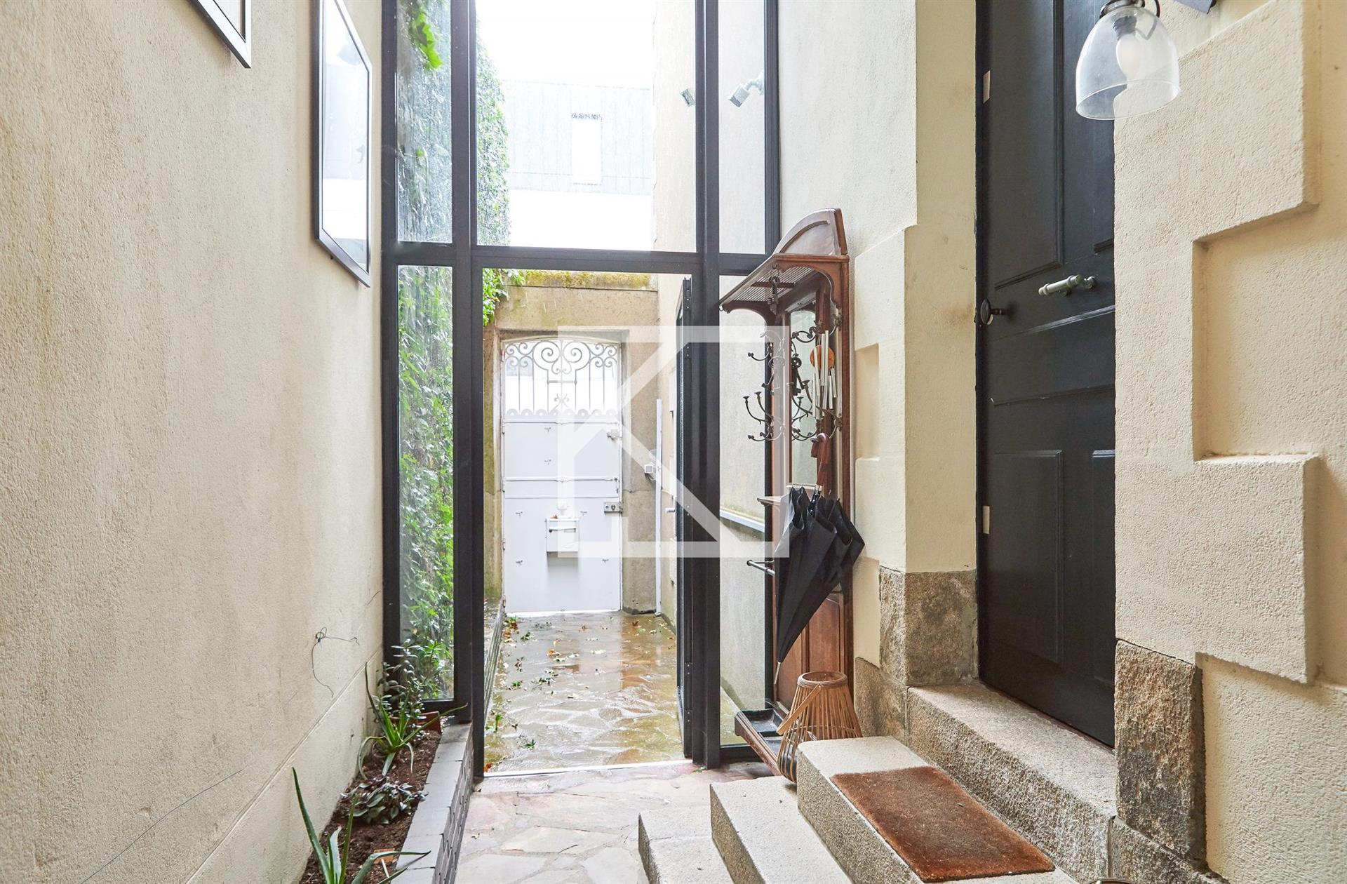 Comfort, tranquility and elegance: the ideal living environment for a family in a lively district of