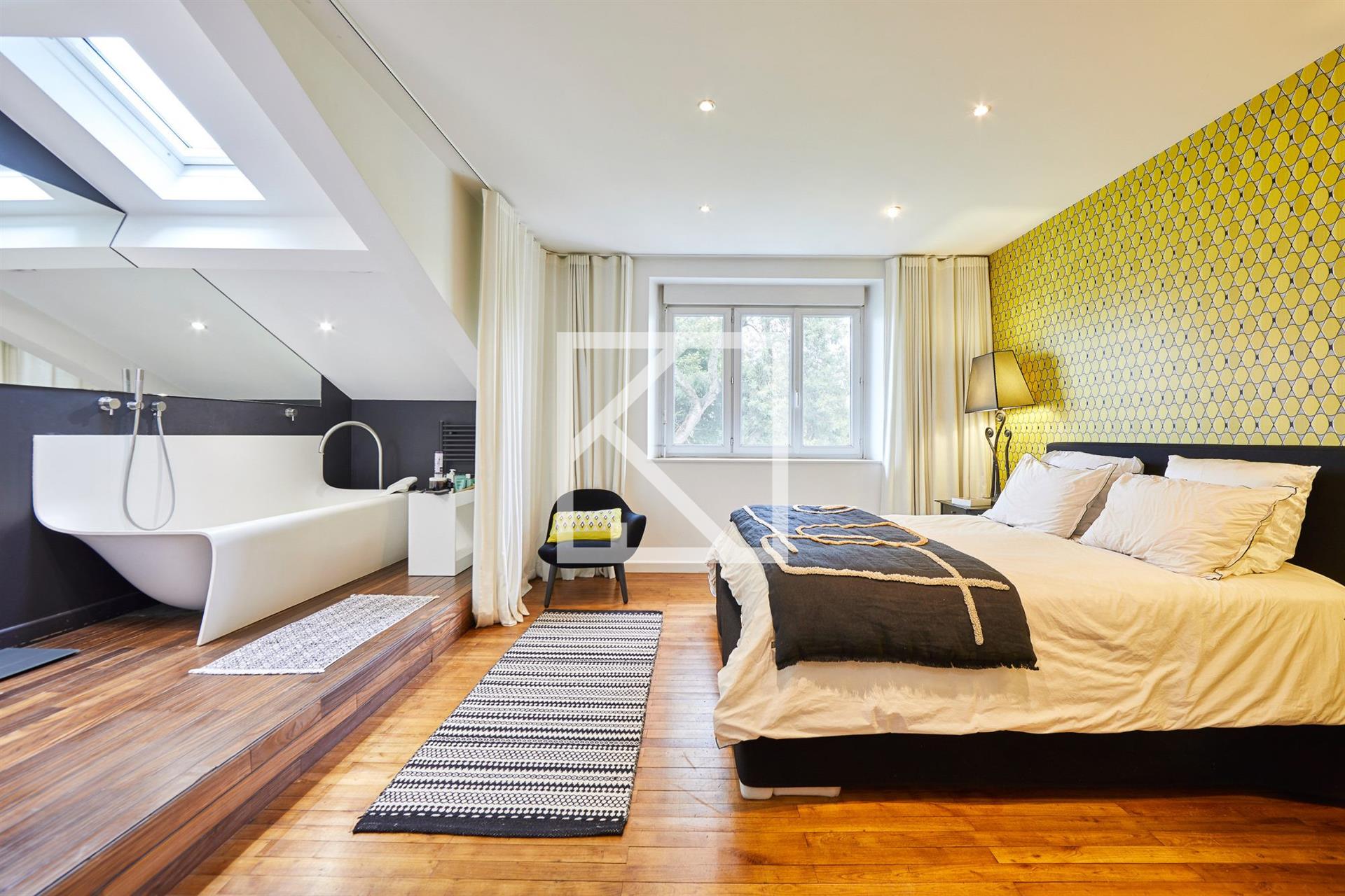 Comfort, tranquility and elegance: the ideal living environment for a family in a lively district of