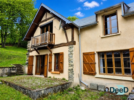 Haus mit Garage und Garten