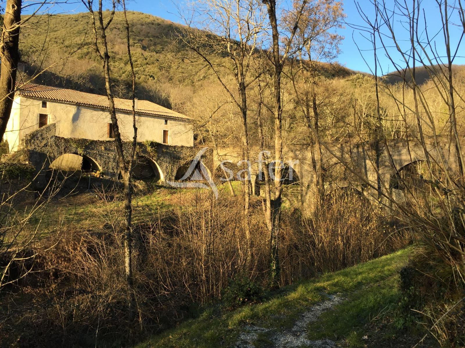 Mas à finir de restaurer sur les premières pentes des Cévenne