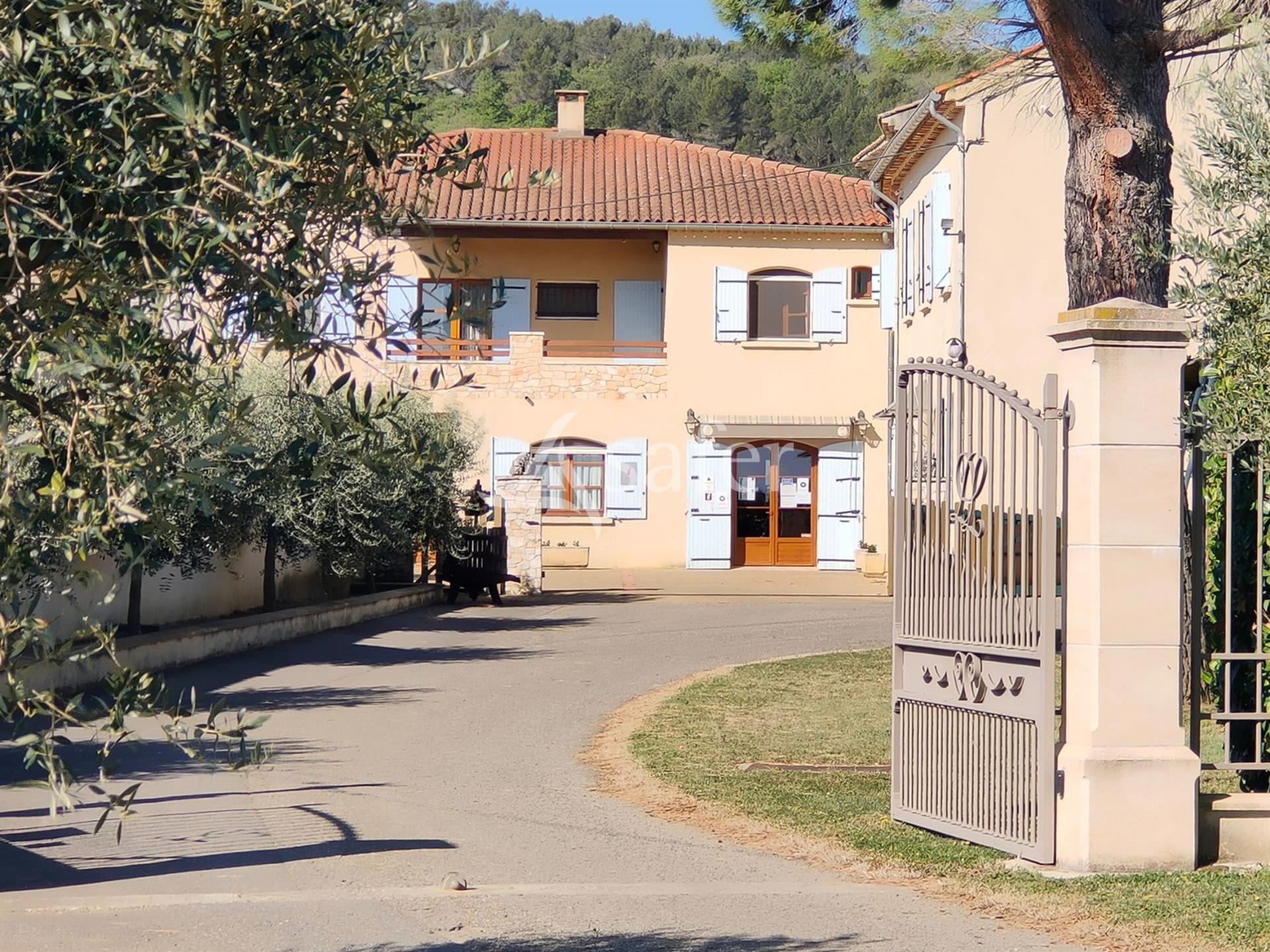 Domaine viticole, cave particulière et outil professionnel comp