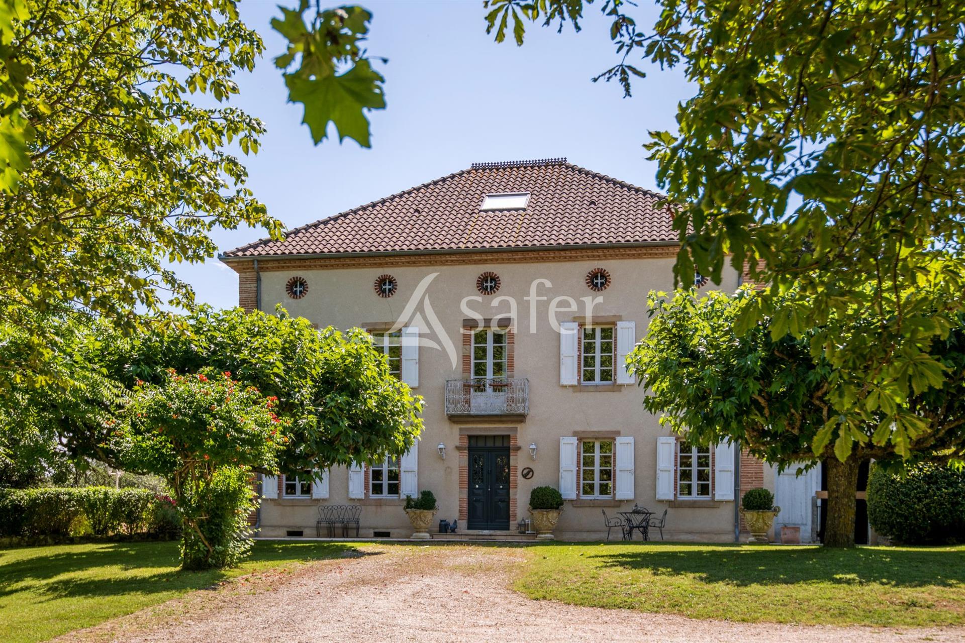 Compra: Vivenda (81500)