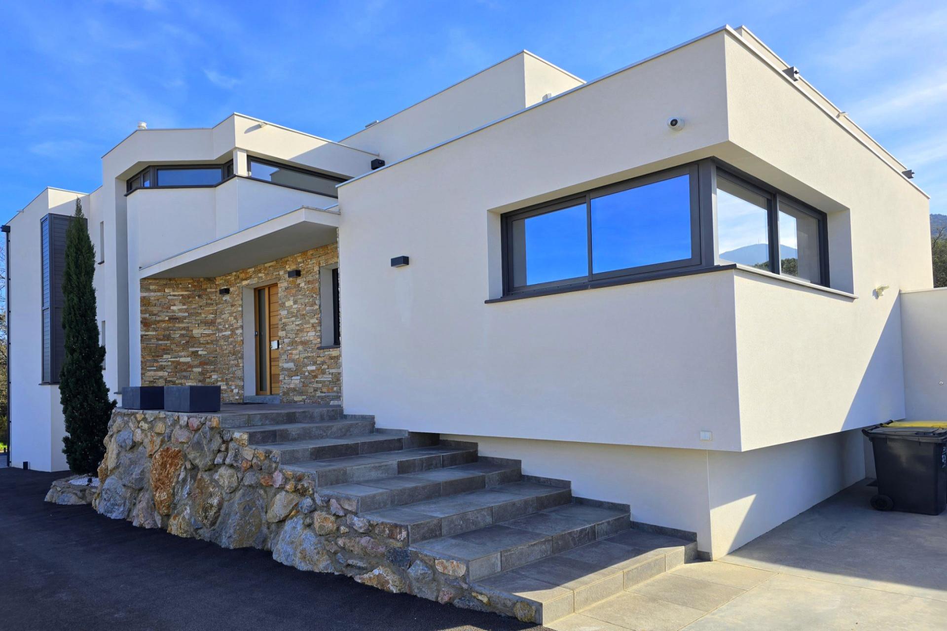 Luxury property for sale in Sorede