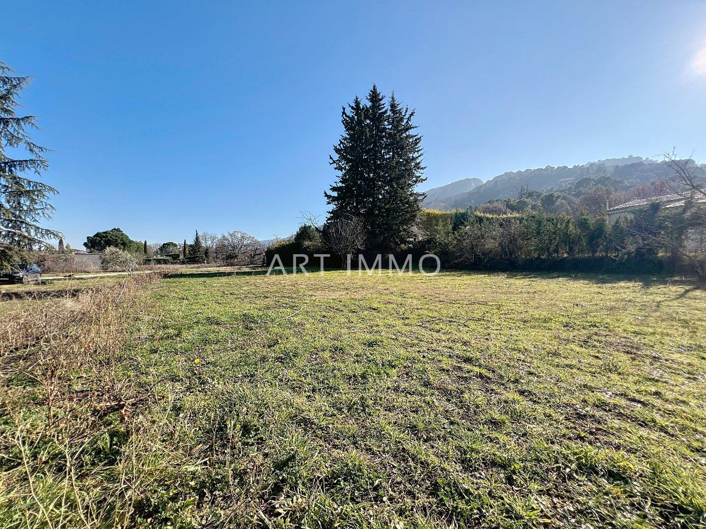 Terrain Constructible À Vendre Au Pied Du Luberon