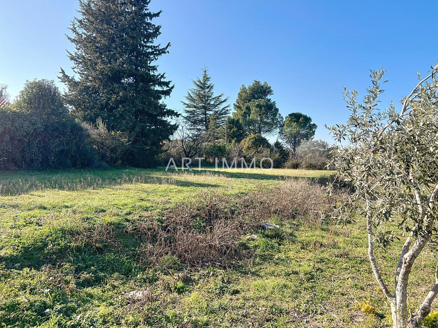 Terrain Constructible À Vendre Au Pied Du Luberon