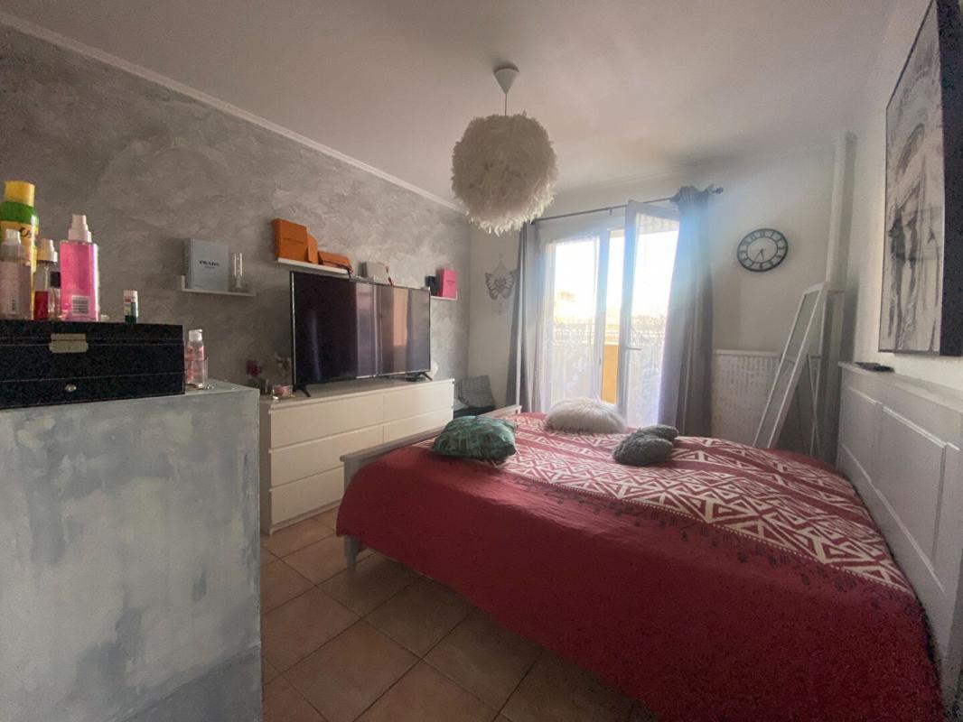 Toulon La Rode sector close to the beaches of Mourillon Apartment type 5 of 103 m2 + terrace 16.