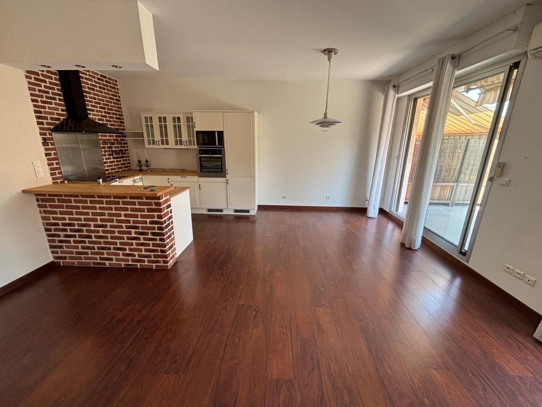 For sale Toulon Saint Jean du Var large T4 of 85m² with 3 bedrooms and large terrace