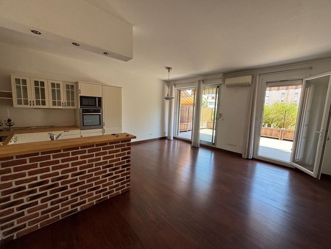 For sale Toulon Saint Jean du Var large T4 of 85m² with 3 bedrooms and large terrace
