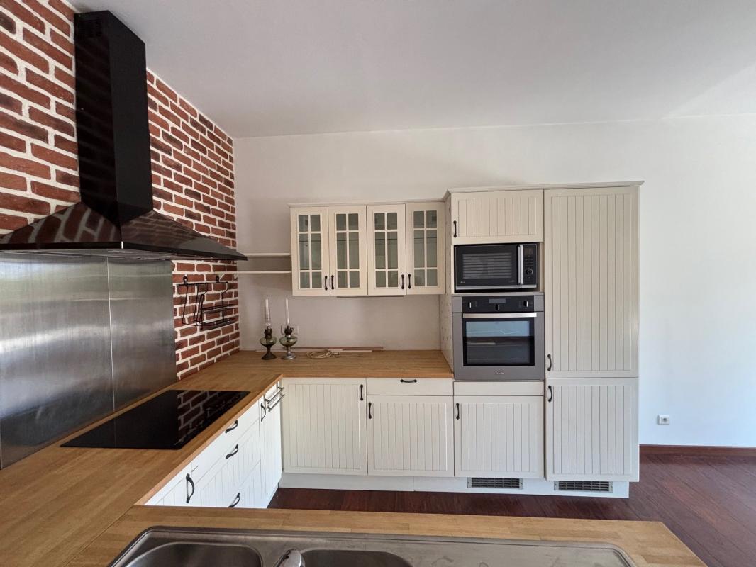 For sale Toulon Saint Jean du Var large T4 of 85m² with 3 bedrooms and large terrace