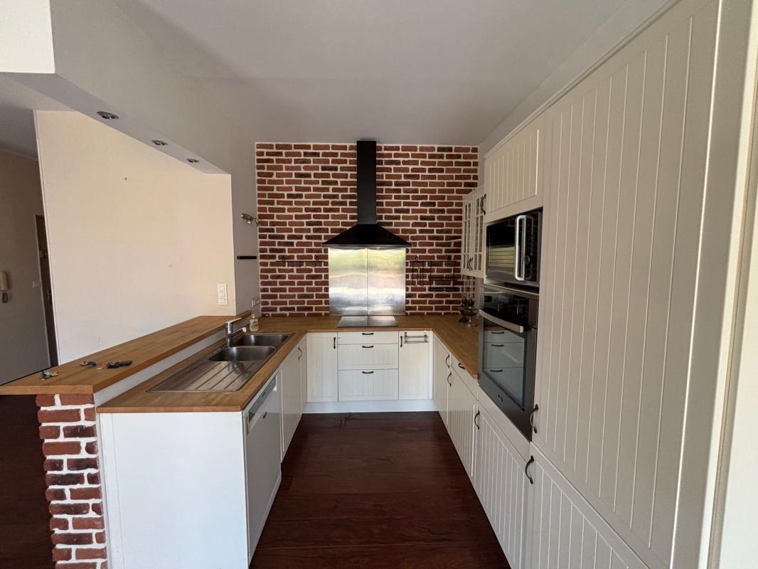 For sale Toulon Saint Jean du Var large T4 of 85m² with 3 bedrooms and large terrace
