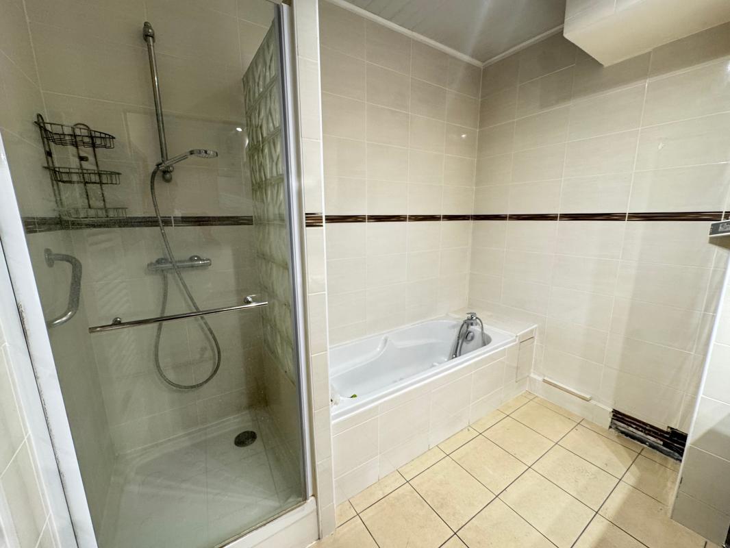 For sale Toulon Saint Jean du Var large T4 of 85m² with 3 bedrooms and large terrace