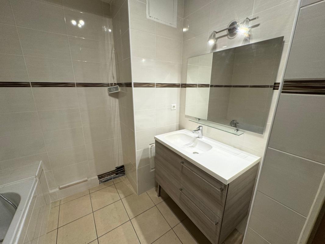 For sale Toulon Saint Jean du Var large T4 of 85m² with 3 bedrooms and large terrace