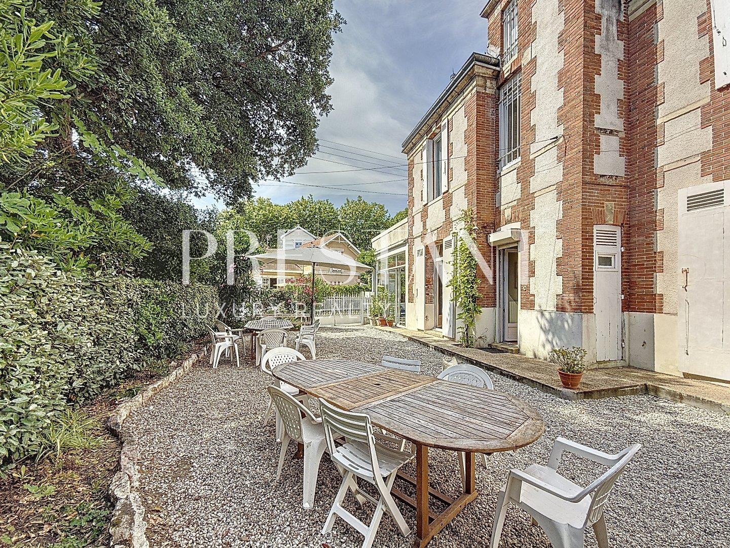 Villa Arcachonnaise familiale à proximité immédiate de la plage