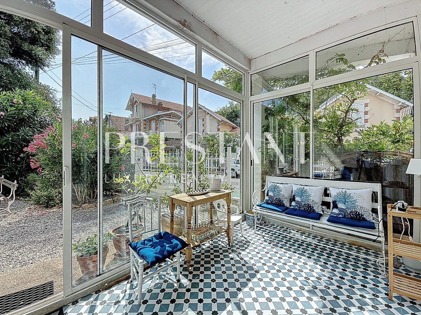 Villa Arcachonnaise familiale à proximité immédiate de la plage