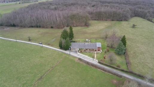 Former farmhouse on 3.6 hectares (08260)