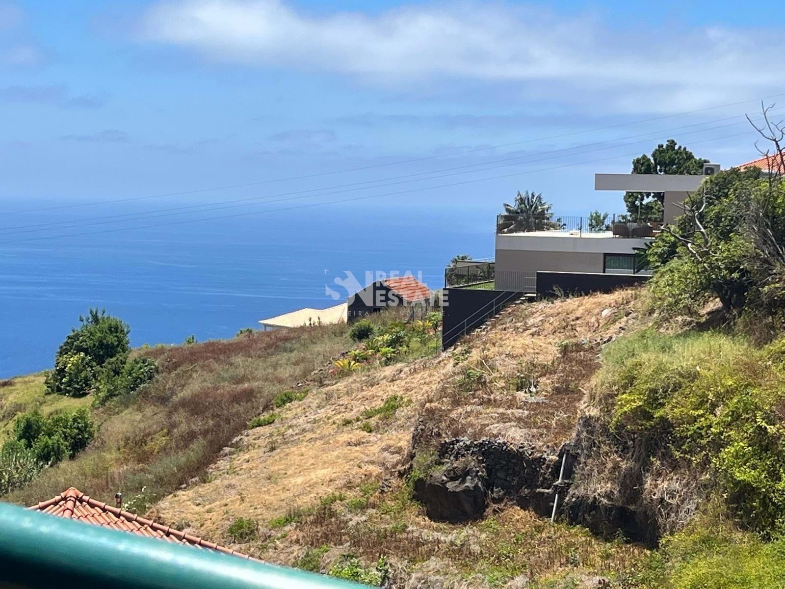 Land with project close to the sea
