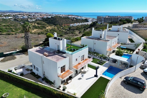 Hus med fyra sovrum, garage och pool, till salu i Albufeira.
