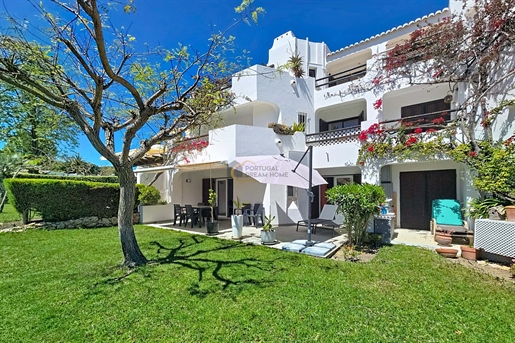 Tvårumslägenhet till salu, inställd i Balaia Golf Village, i Albufeira.