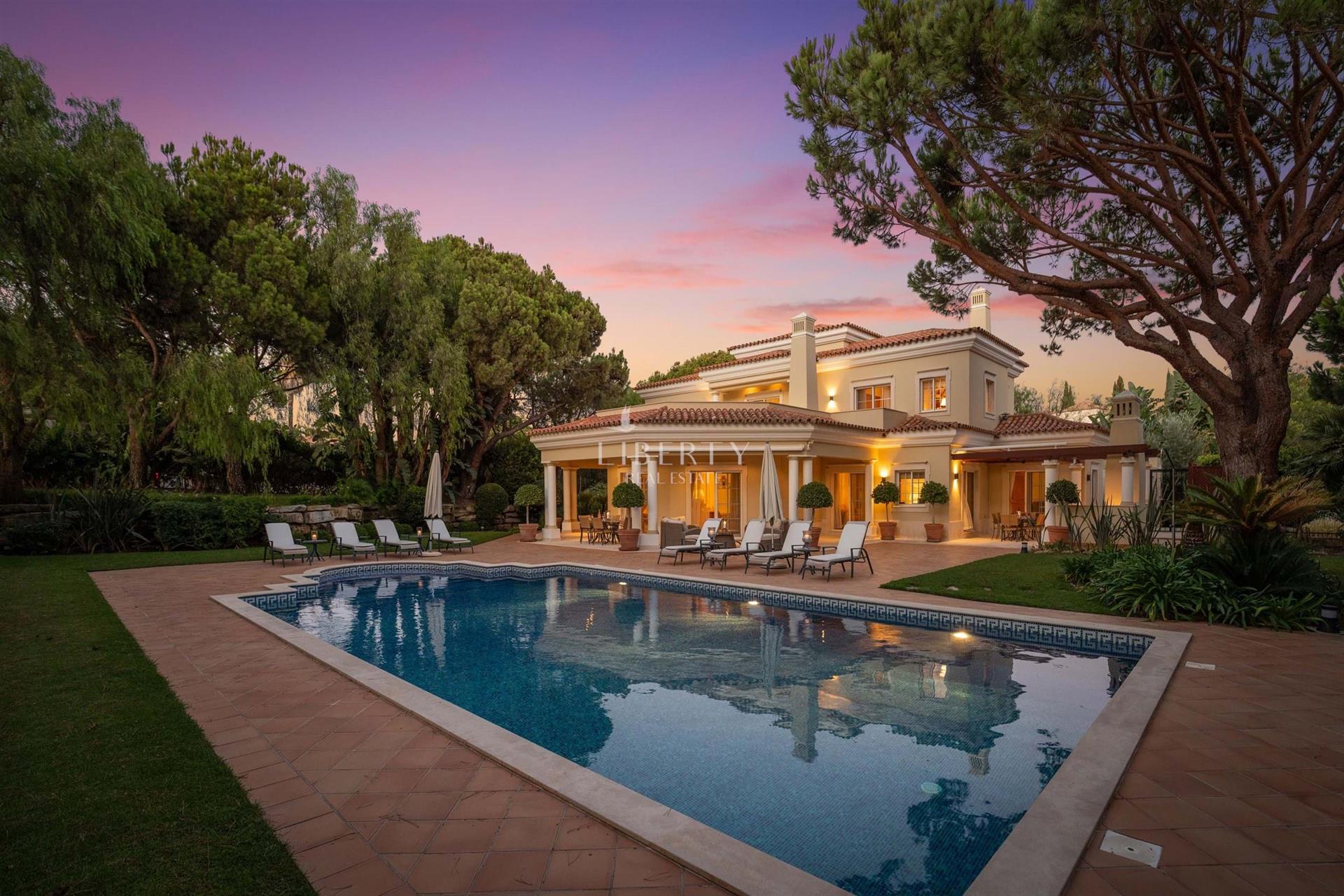 Handsome frontline golf villa on a large corner plot, for sale in a prime location of Quinta do Lago