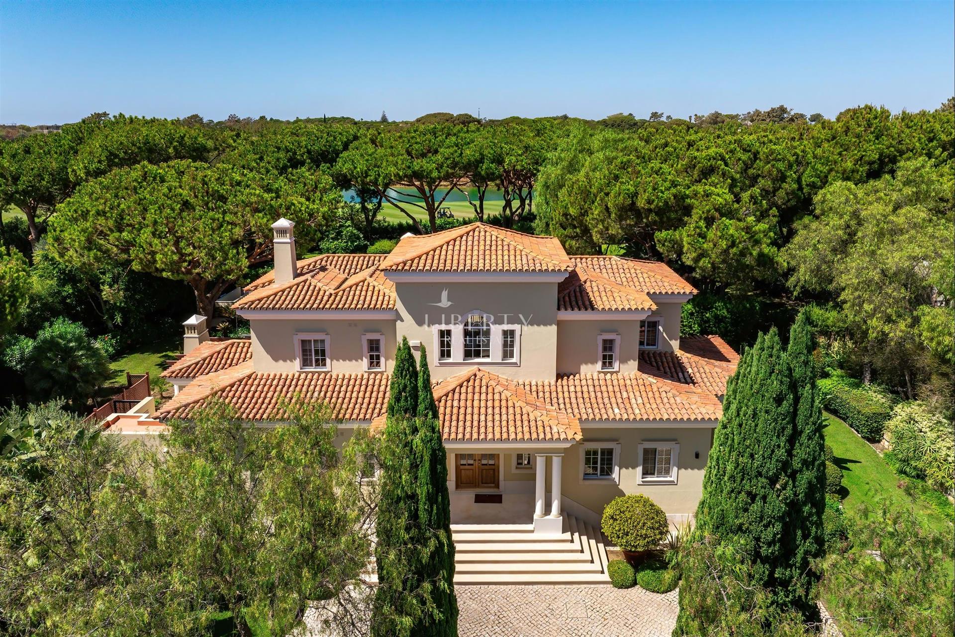Handsome frontline golf villa on a large corner plot, for sale in a prime location of Quinta do Lago
