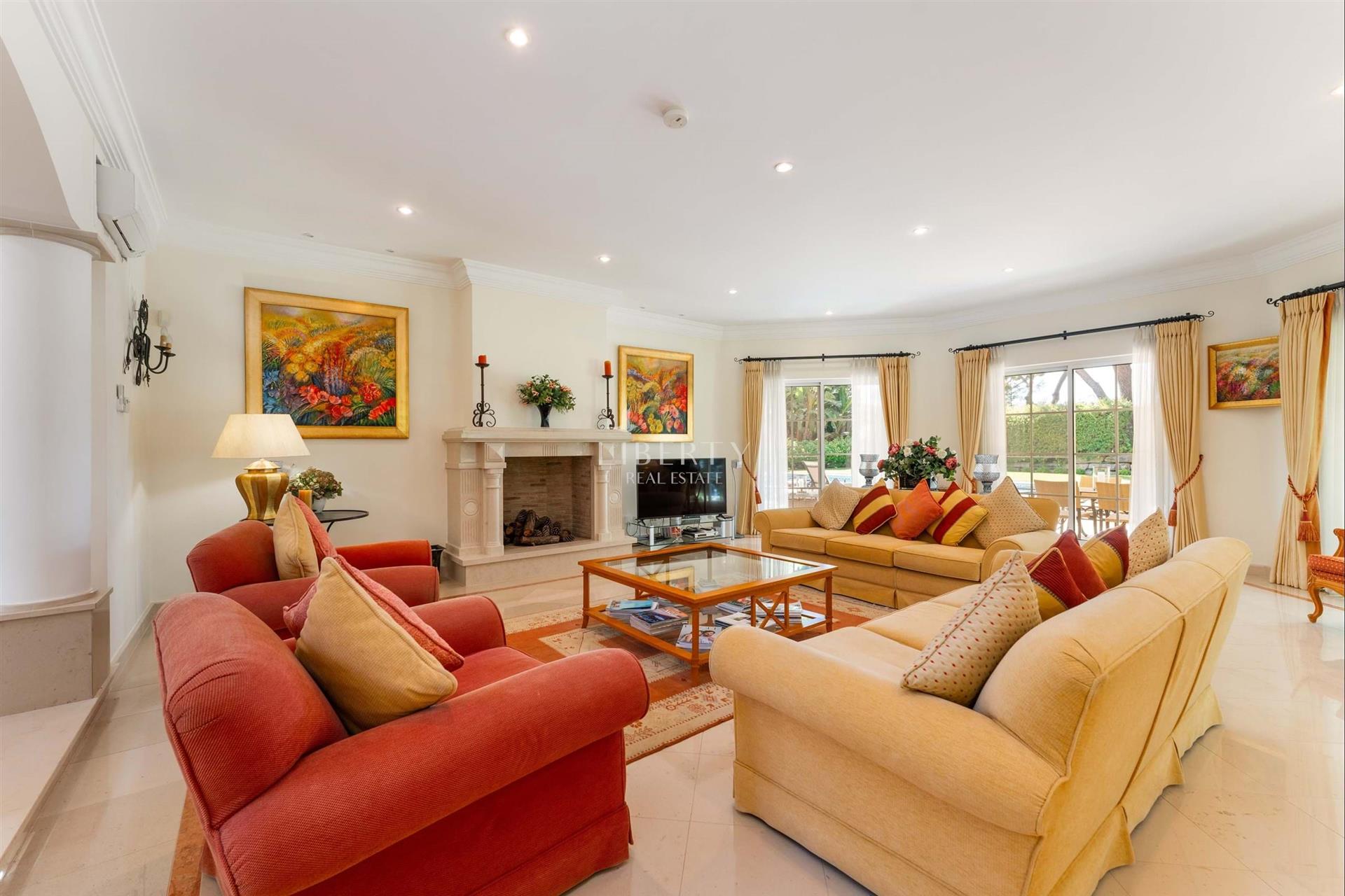 Handsome frontline golf villa on a large corner plot, for sale in a prime location of Quinta do Lago