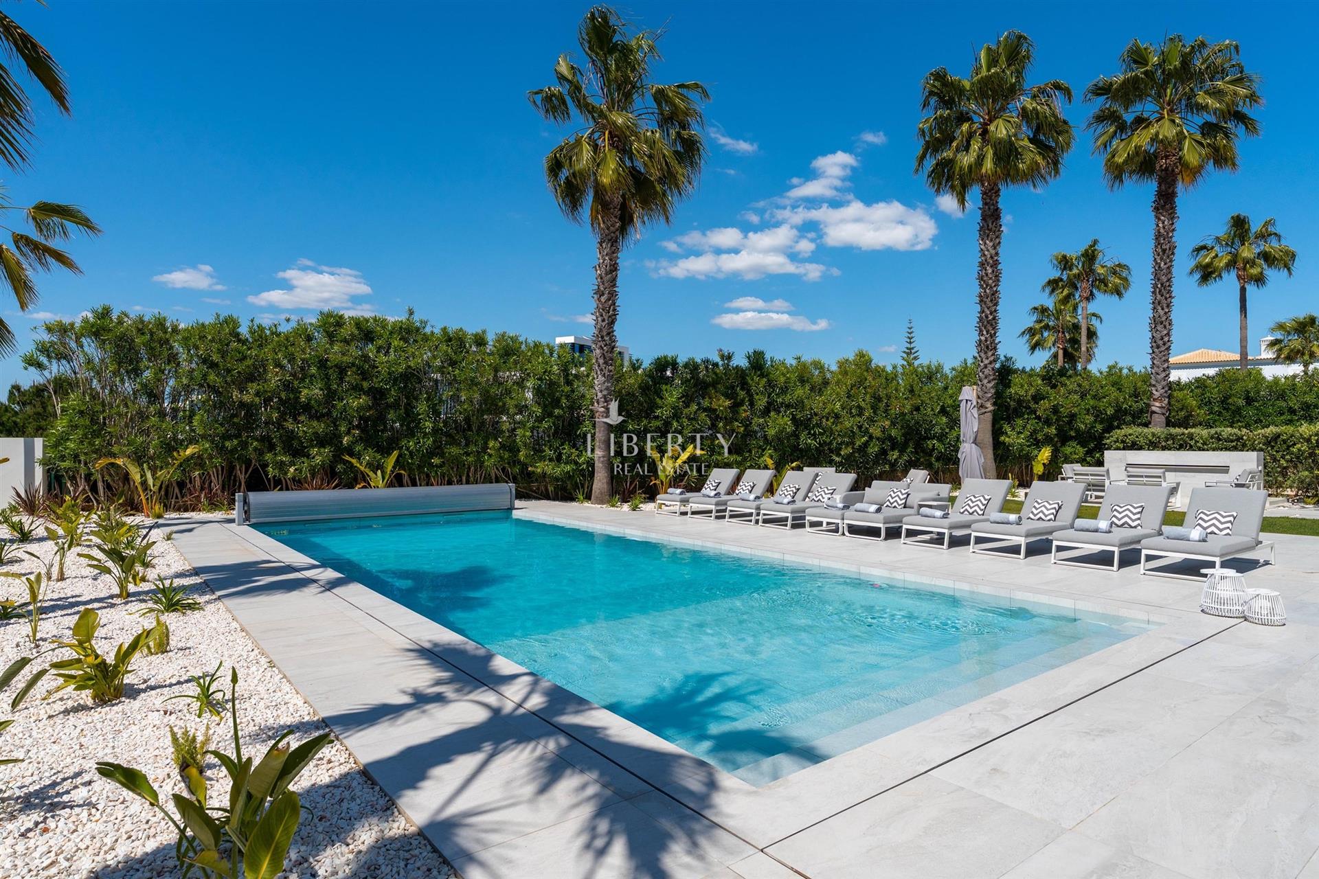 A Contemporary Sanctuary in Fonte Algarve - 5 Bedroom Luxury Villa for Sale near Vale do Lobo