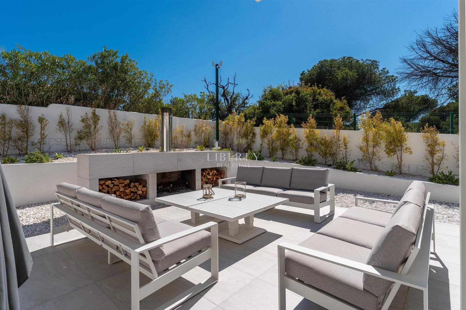 A Contemporary Sanctuary in Fonte Algarve - 5 Bedroom Luxury Villa for Sale near Vale do Lobo