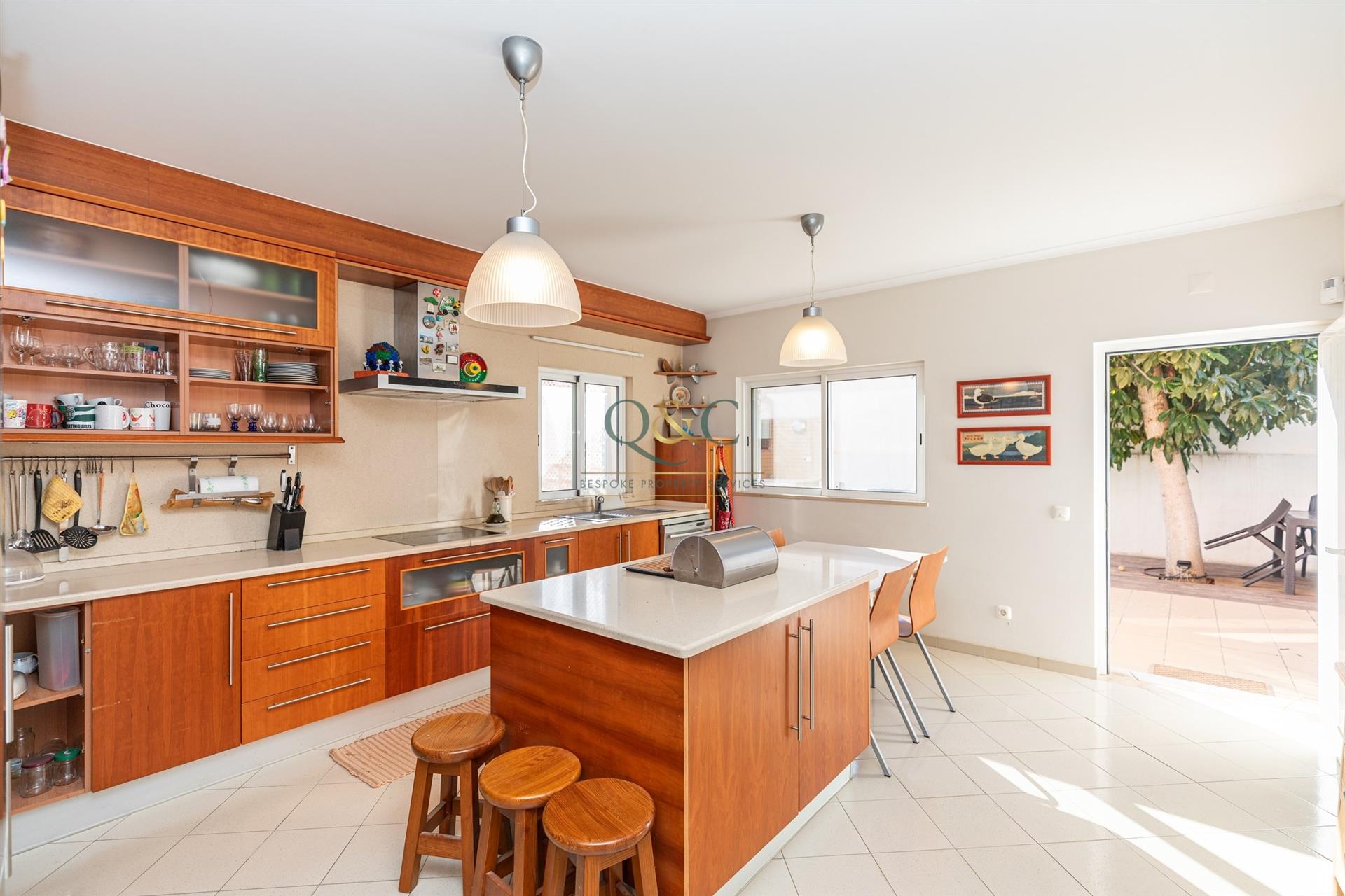 3+2 bedroom detached villa with modern architecture, located in a residential area in Montenegro, Fa