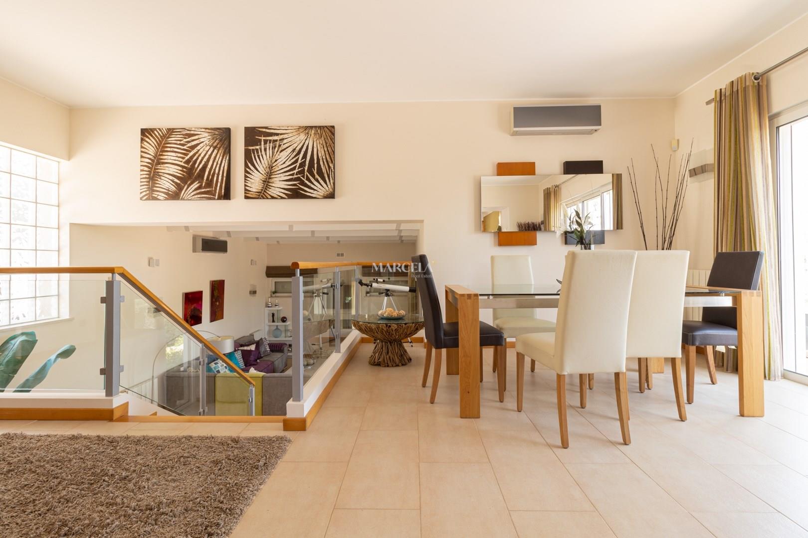 Fantastische Villa Met 3 Slaapkamers En Uitzicht Op De Golfbaan, In Estombar