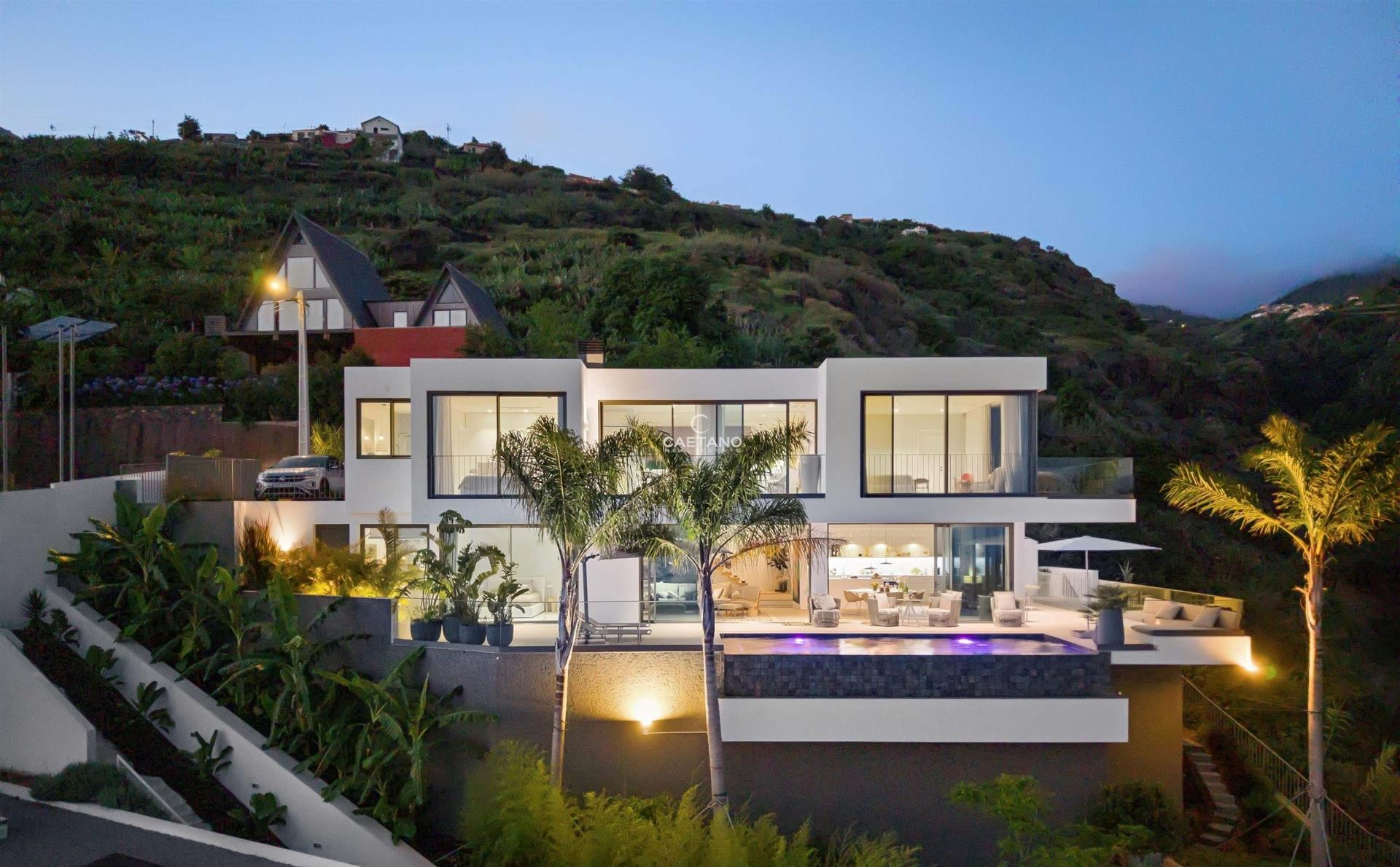 A Private Designer Retreat in Calheta — Where Luxury Meets Tranquility