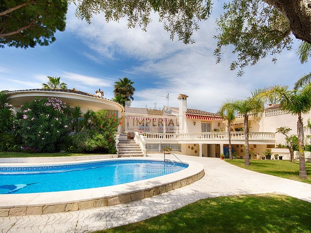 House with 1.019m2 plot, wide canal, south