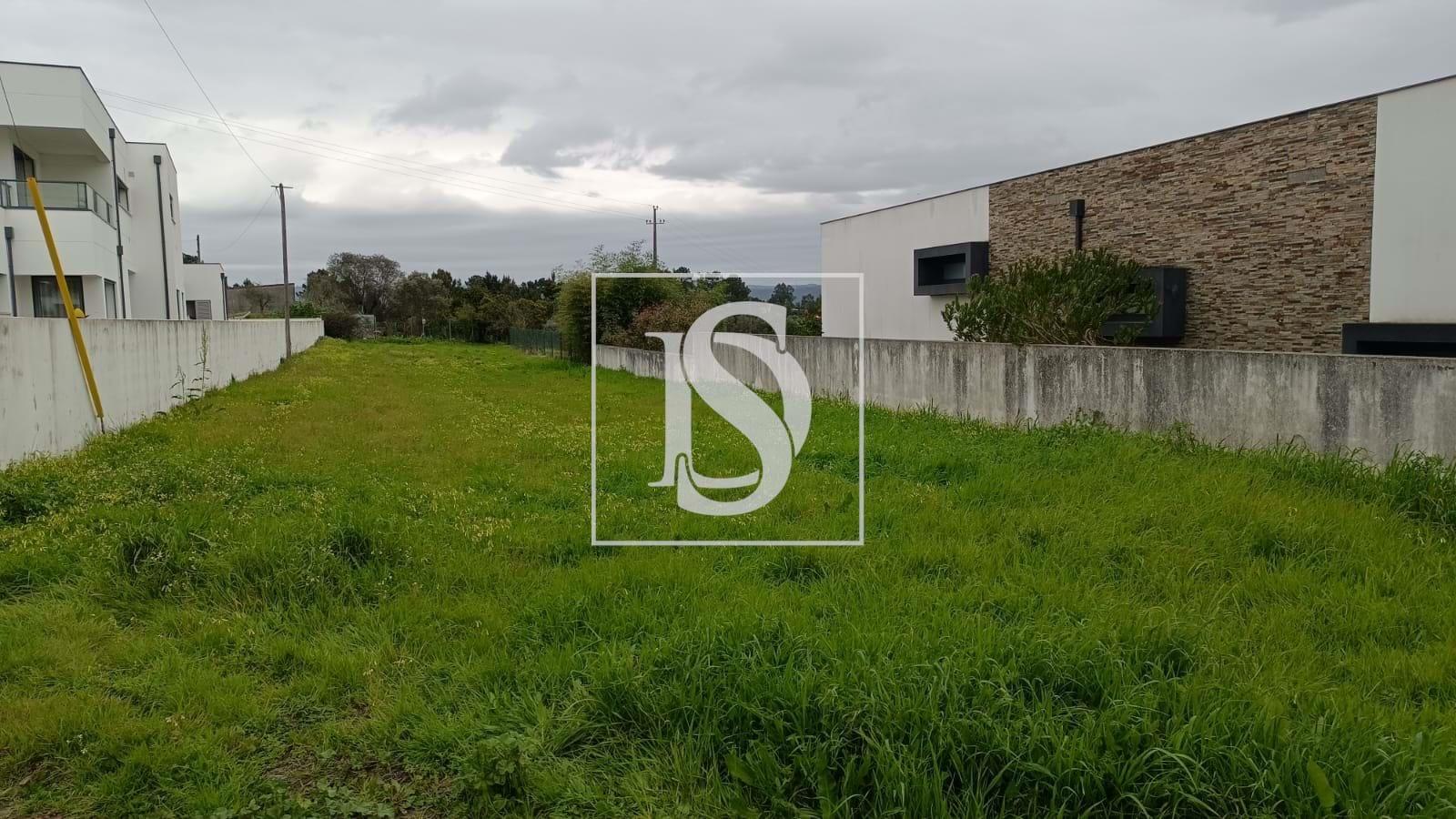Land met 1250m2 in Trouxemil (Coimbra)