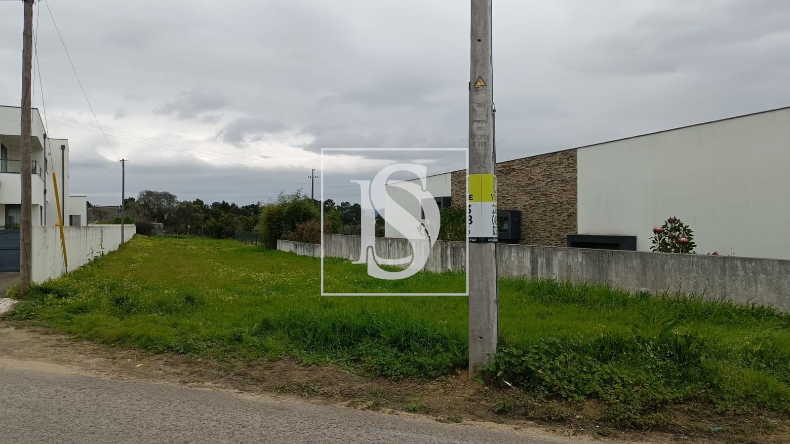 Land met 1250m2 in Trouxemil (Coimbra)