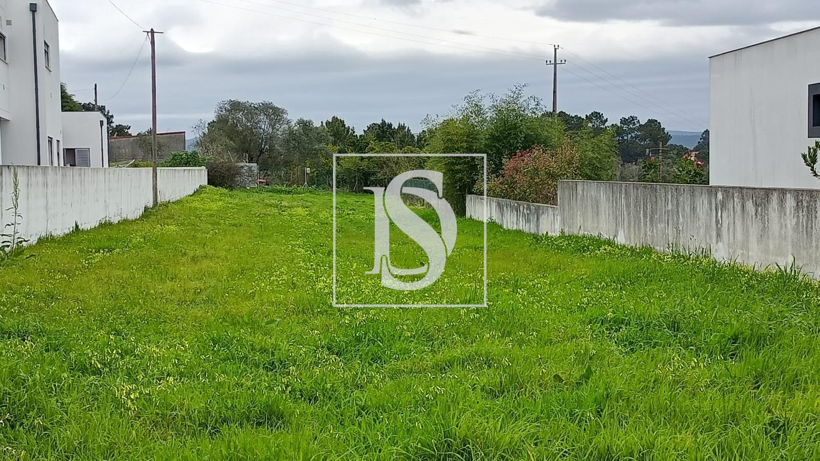 Land met 1250m2 in Trouxemil (Coimbra)