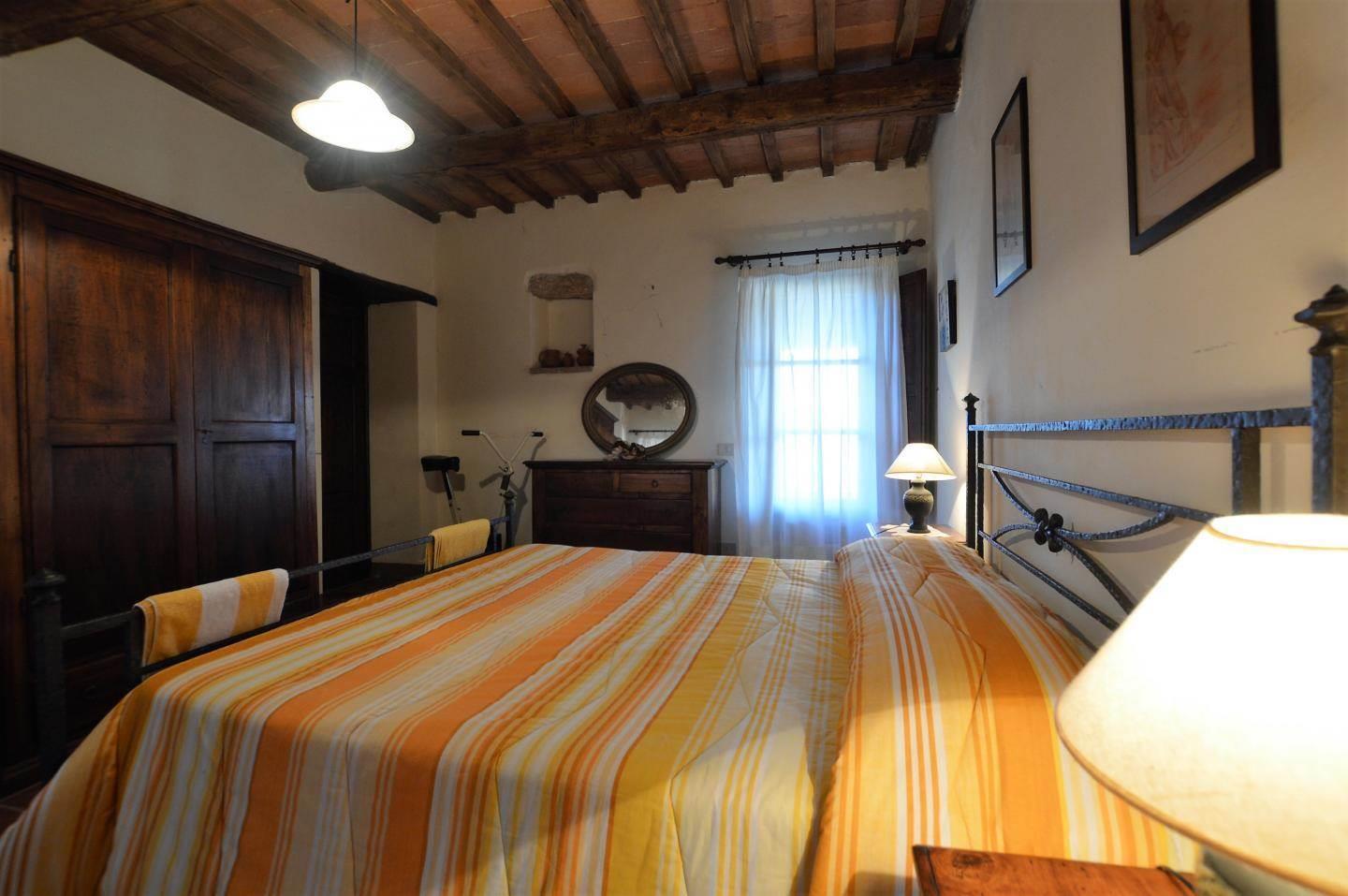 8 Bedrooms - Rustic Village - Tuscany - For Sale - A6273raa