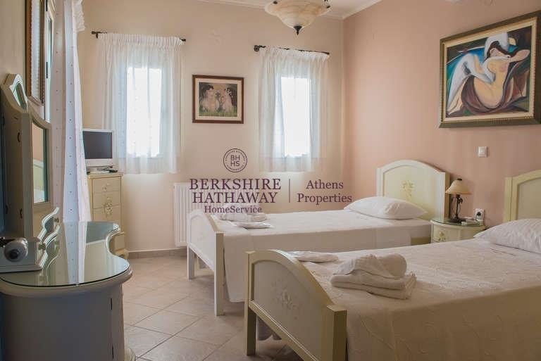 (For Sale) Residential Residence complex || Kefalonia/Eleios - 368 Sq.m, 8 Bedrooms, 1.000.000€
