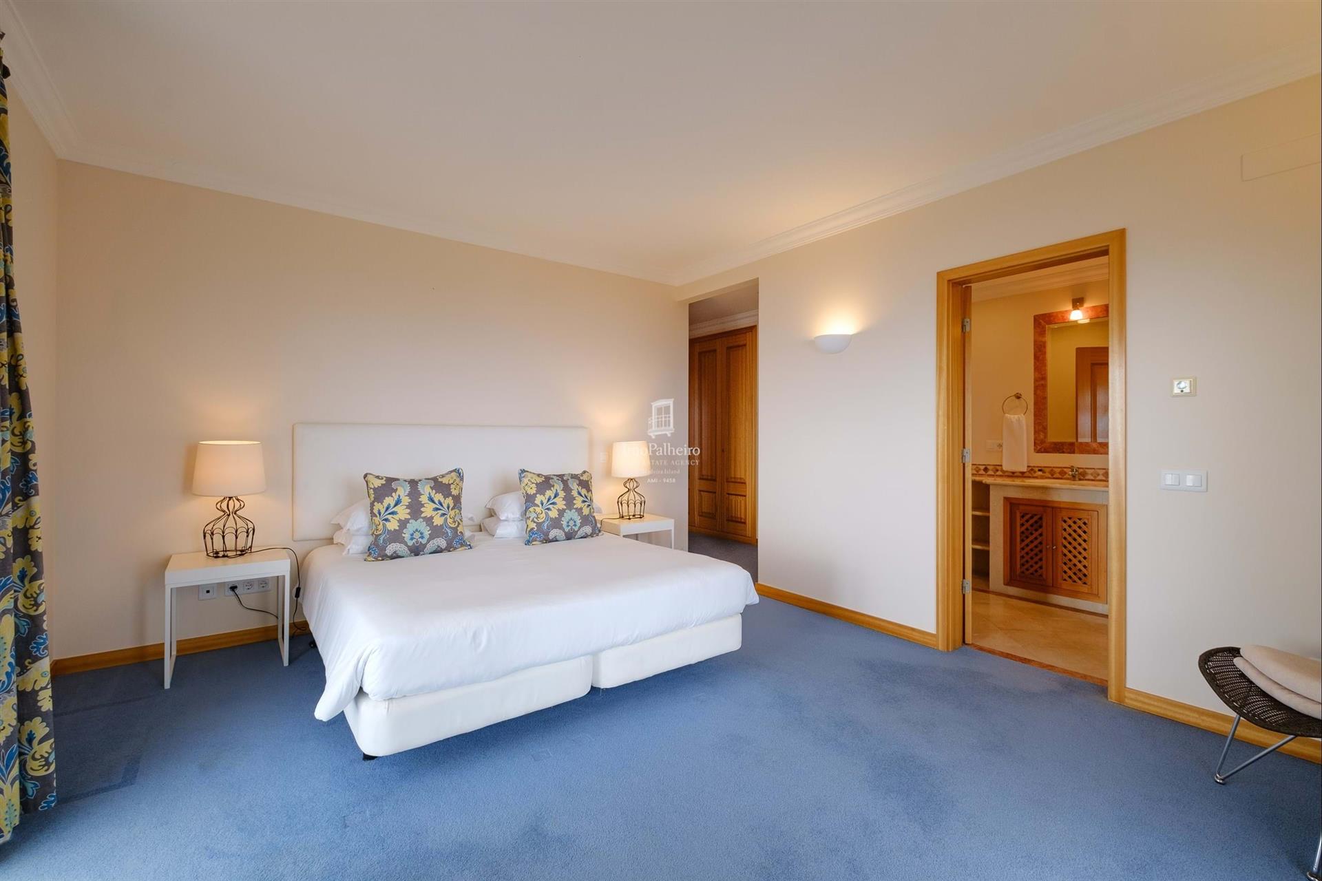 Elegant 3-Bedroom Duplex Apartment with Ocean Views in Palheiro Village, Funchal