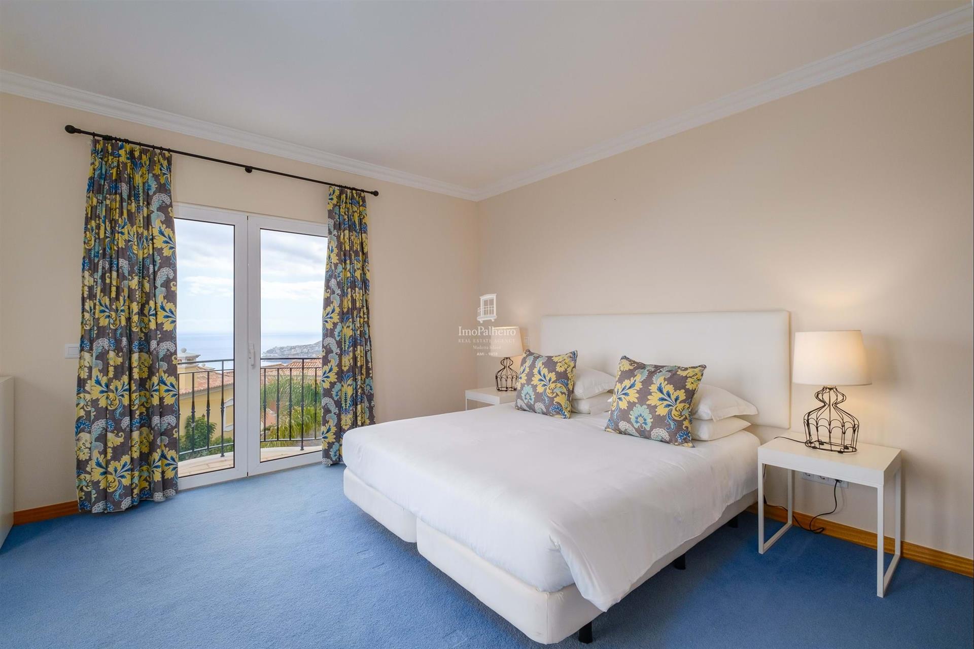 Elegant 3-Bedroom Duplex Apartment with Ocean Views in Palheiro Village, Funchal