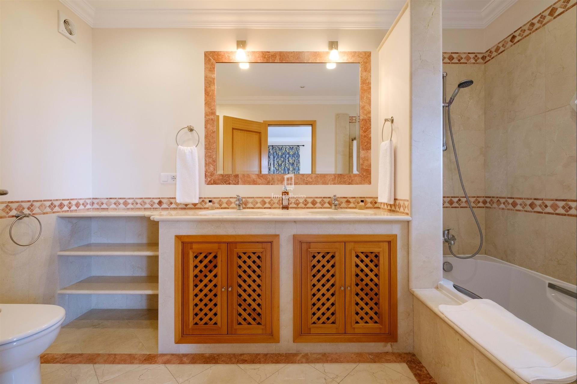 Elegant 3-Bedroom Duplex Apartment with Ocean Views in Palheiro Village, Funchal