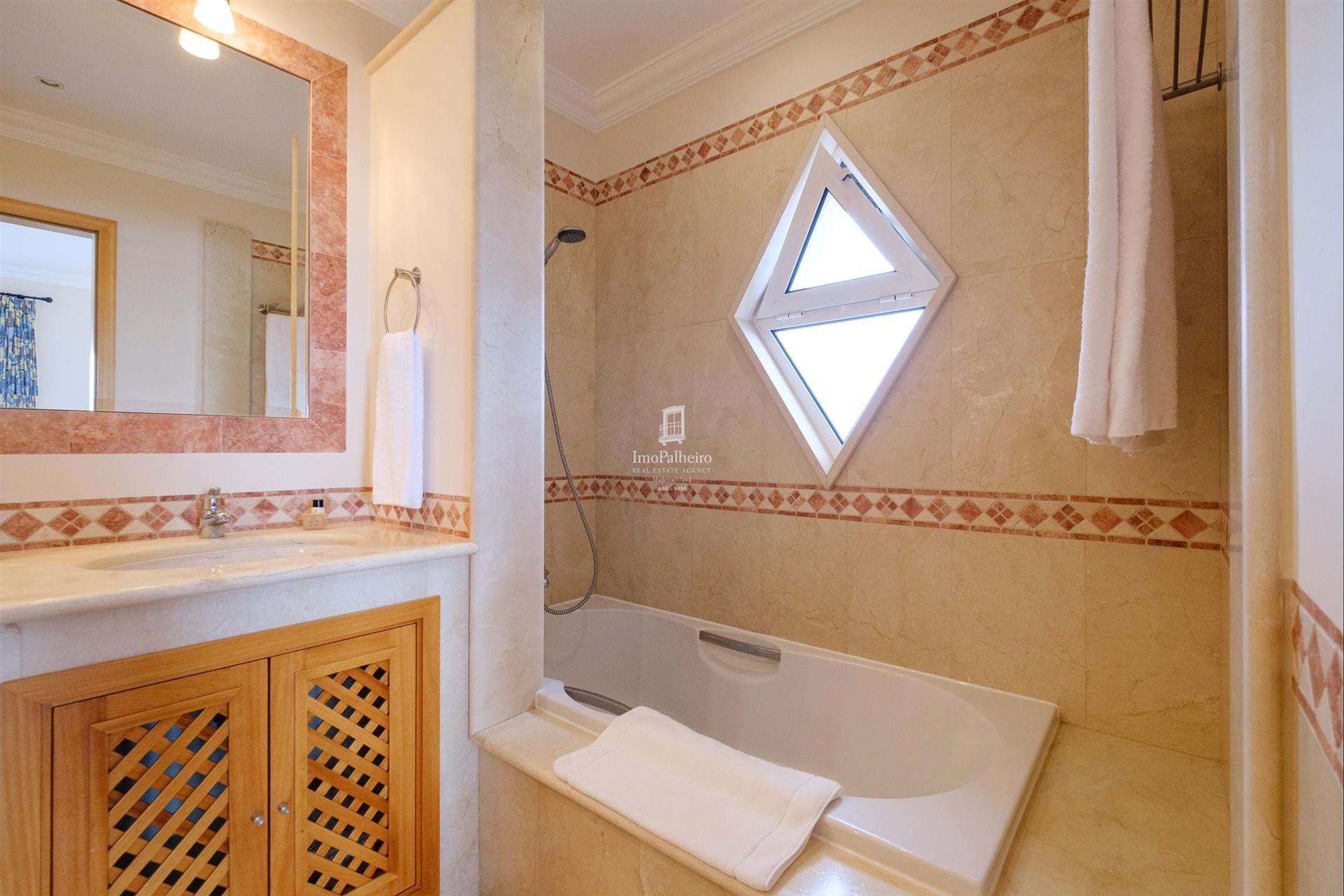 Elegant 3-Bedroom Duplex Apartment with Ocean Views in Palheiro Village, Funchal