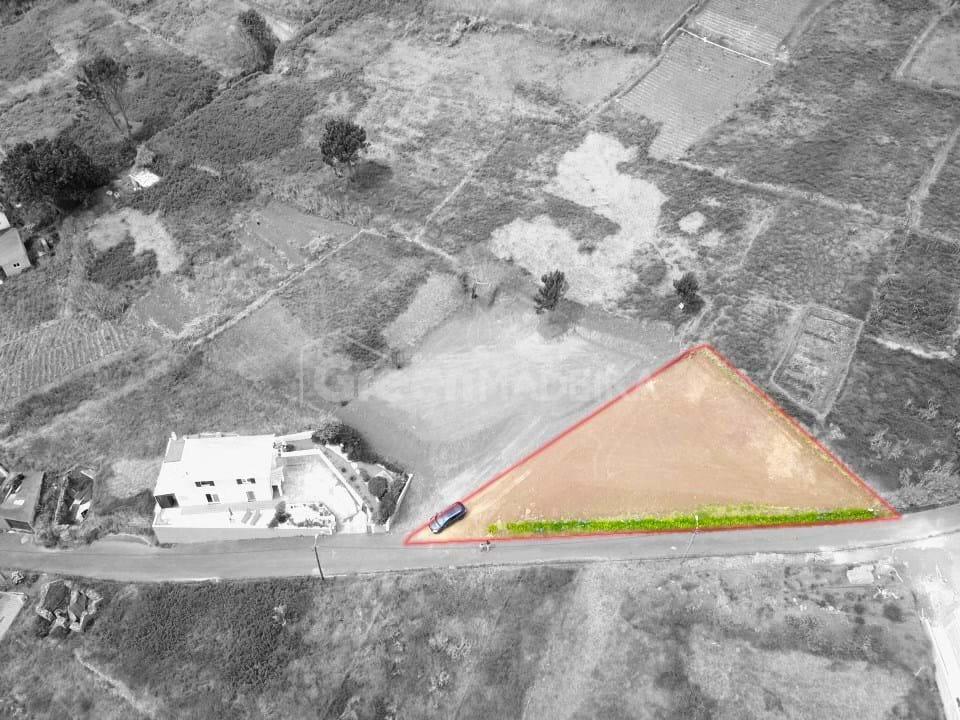 Land with 602 square meters located in Fajã da Ovelha with excellent sea views!
